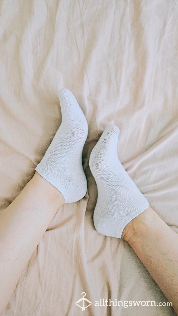 FEET IN SOCKS ❤️ 50 CUTE FEET PICTURES TO UNLOCK 🤩 10 INSTANT PICS + G-DRIVE ACCESS TO FULL COLLECTION