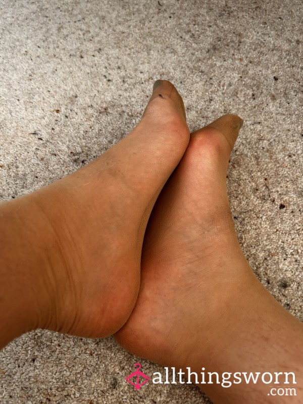 Feet Pics In 15 Denier Caramel Tights
