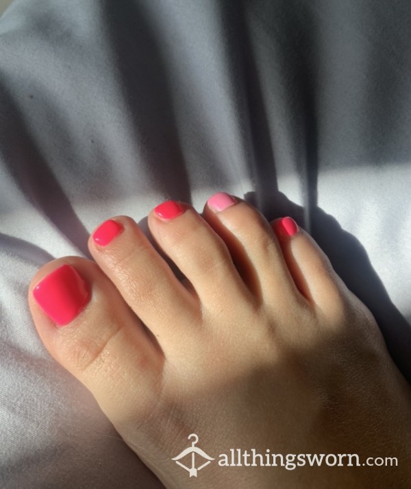 Feet Pictures & Videos!