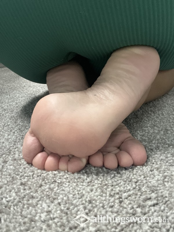 Feet, Toes, Soles And Buns 👣🍑