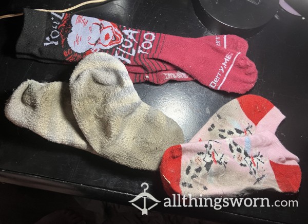 💥FLASH SALE-Unlisted Items-3 Pairs Of Socks-Various Degrees Of Length Worn-All Different Odors-LIMITED TIME OFFER💥