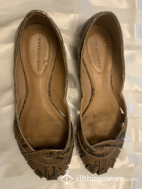 Flats Well Worn Used Shoes Dirty Smelly Size 8