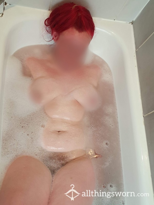 Floating Tittys In The Bath💦