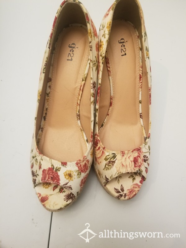 Flowered Fabric Wedges Size 10US Women's