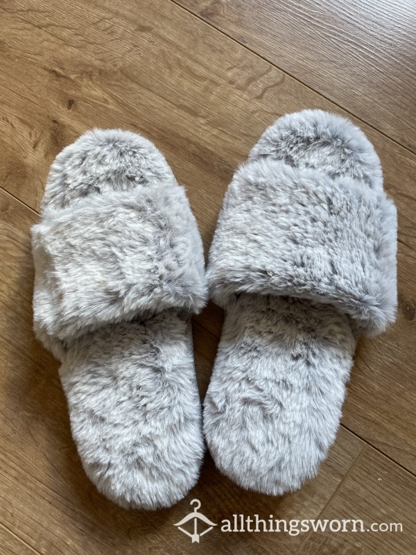 Fluffy Slide On Sippers - Lightly Worn