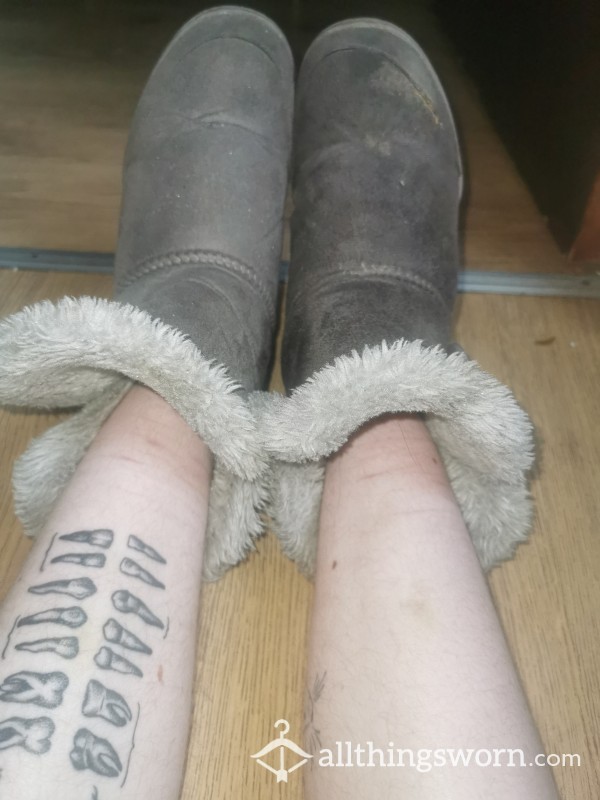 Size 4 Fluffy Slipper Boots Worn Without Socks - A Year Old, Worn Inside And Outside.