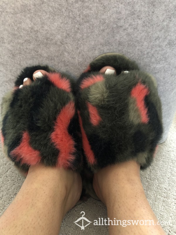 Fluffy Sorel Slippers Worn For Over A Month, Extra Sweaty And Stinky