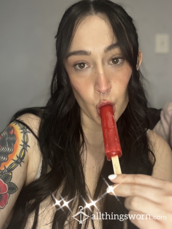 Foodies, Watch Me Suck & Lick This Popsicle Until It’s All Gone 🧊😈