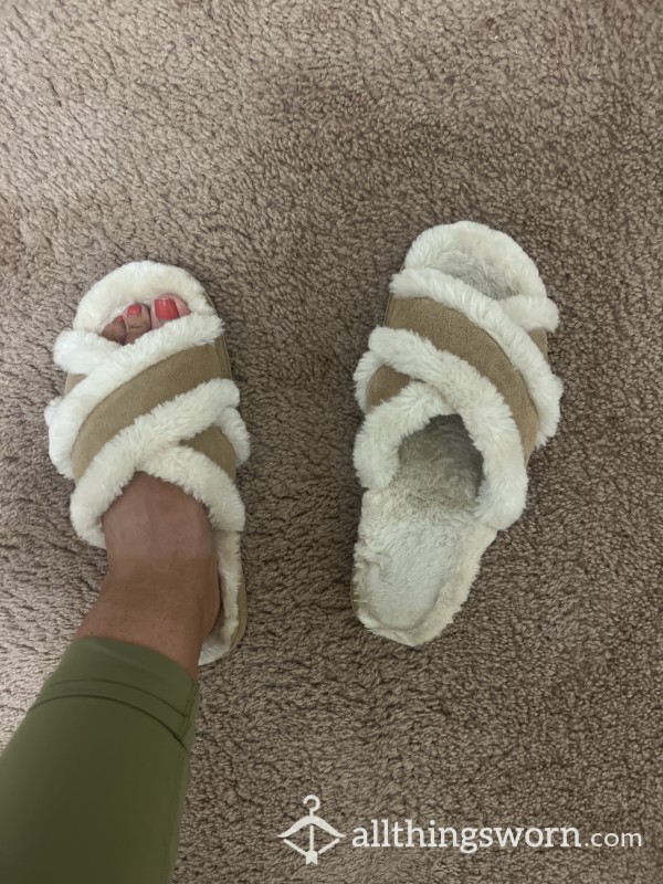 Free Shipping! Well Worn White & Beige Slippers