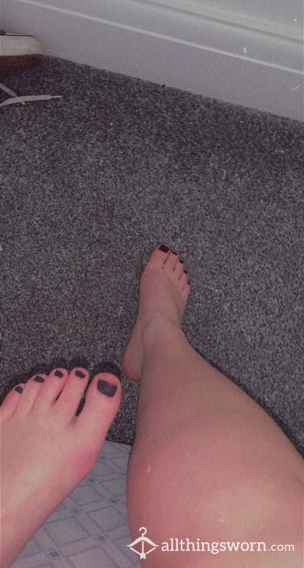 Freshly Painted Feet Pics 🦶🖤