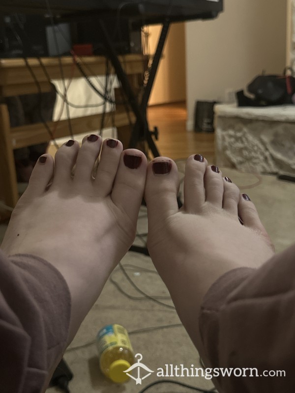 Freshly Painted Sexy Toes❤️💦