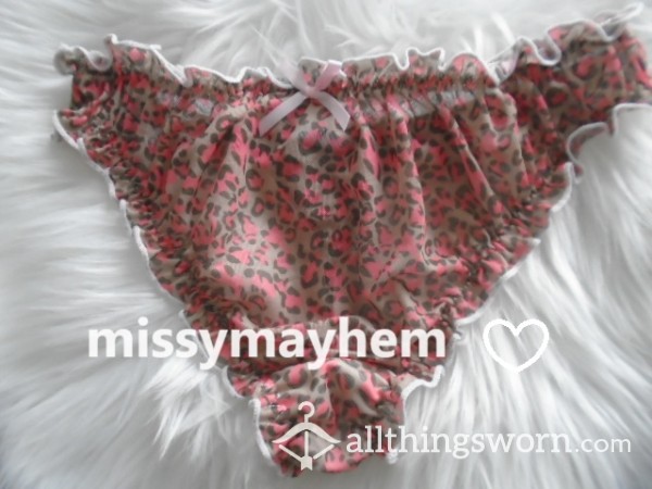 🌸Frilly Thong With Pink Bow🌸