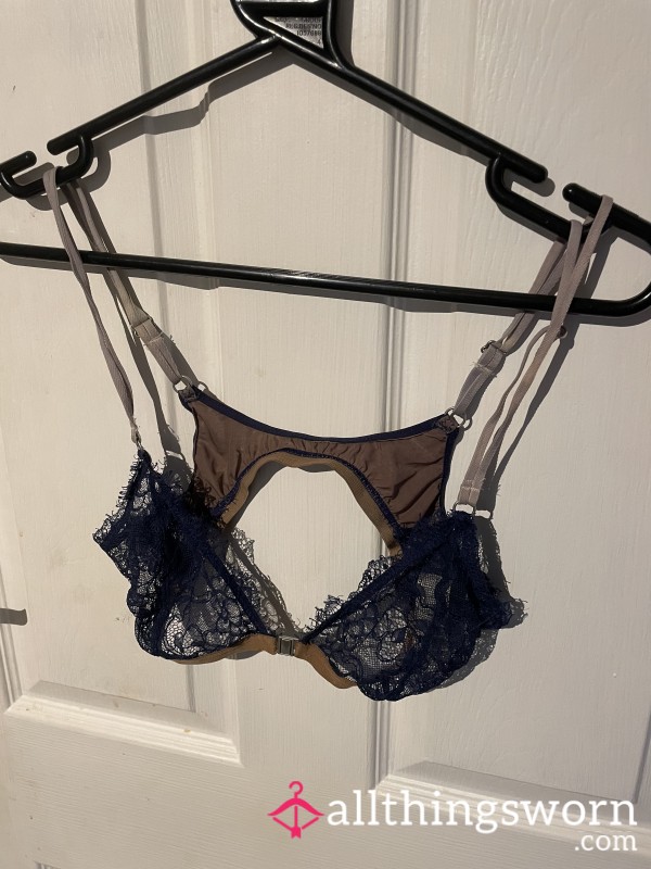 Front Clip, Well Worn, Blue Lace Bra