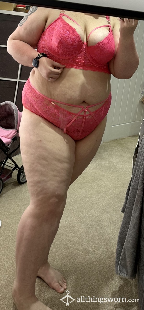 Full Pink Lingerie Set, Worn By A Bbw 😈
