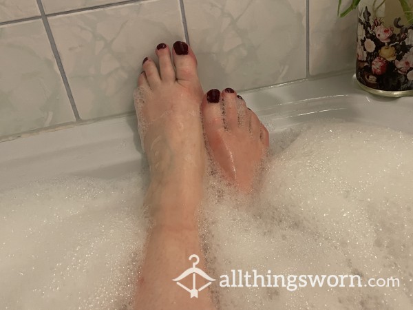 Fun In The Bath With My Painted Feet