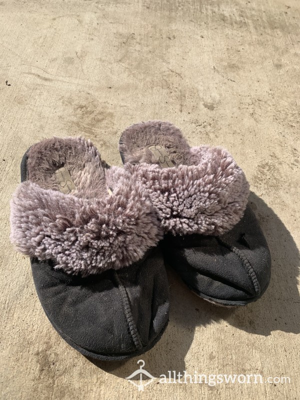 FUZZY HOUSE SLIPPERS (VERY WELL LOVED)