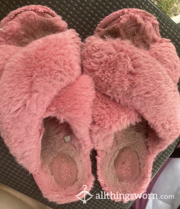 🩷Fuzzy Pink Slippers🩷
