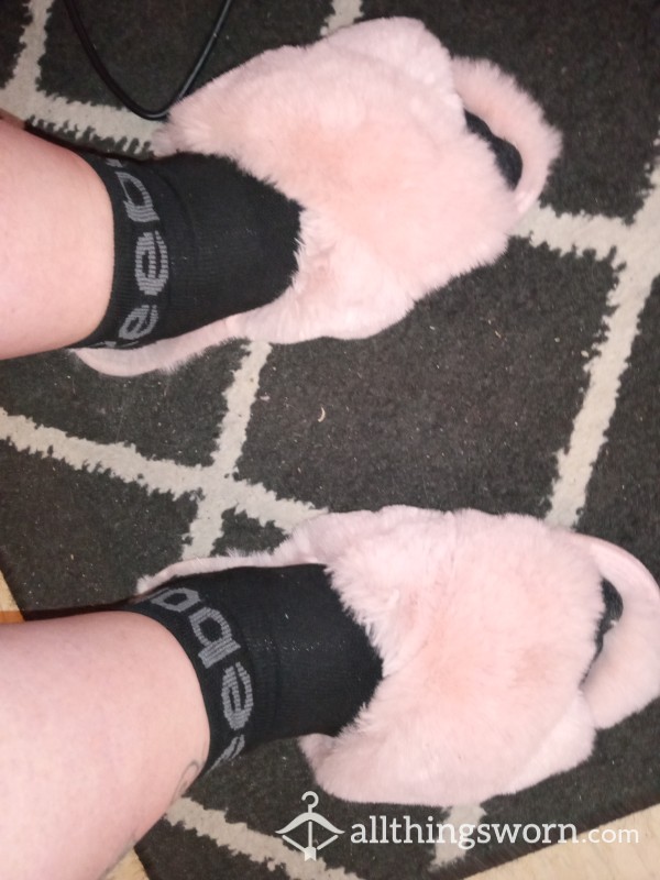 💕Fuzzy Pink Slippers 💕size XL(10-11)