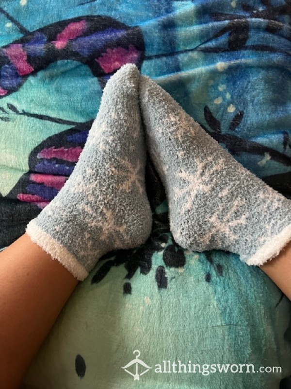 Fuzzy Snowflake Socks. 🧦❄️ Comes With 72 Hour Wear