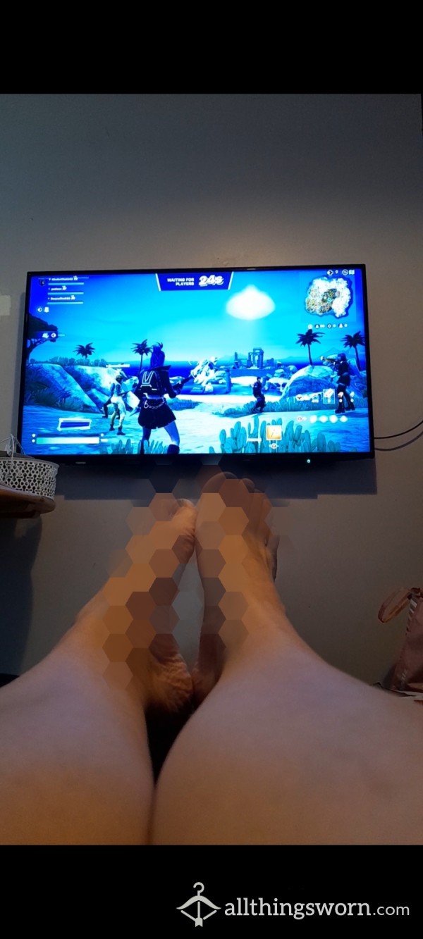 Gaming And Feet