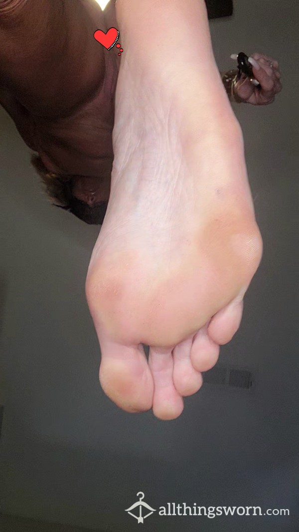 Giantess Foot Stomping & Masturbation Video