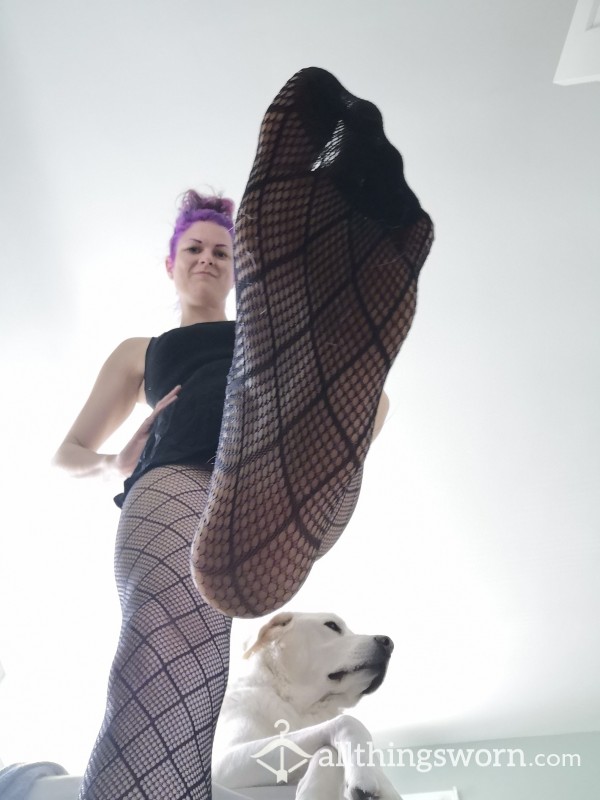 Giantess In Fishnets
