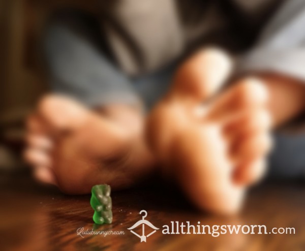 Giantess Toes And Green Gummy Bear