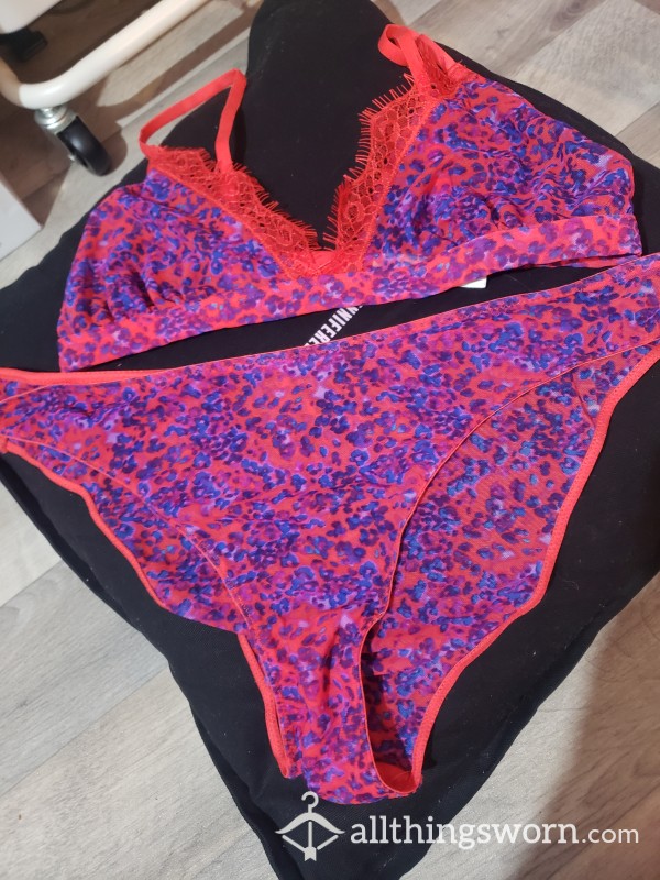 Gorgeous Bright Blue And Red Bra Set