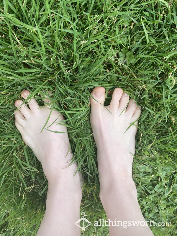Grass Between My Toes - Toe Scrunch And Spread!