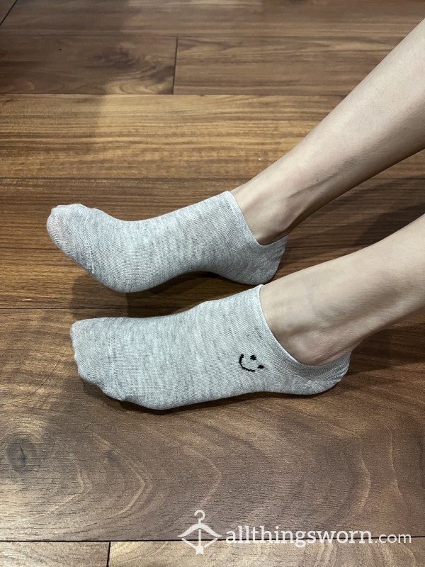 Gray No Show Socks With Stitched Smiley