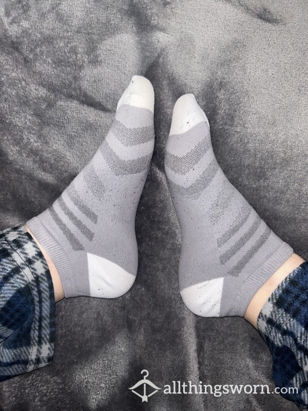 Grey Ankle Socks 🤍