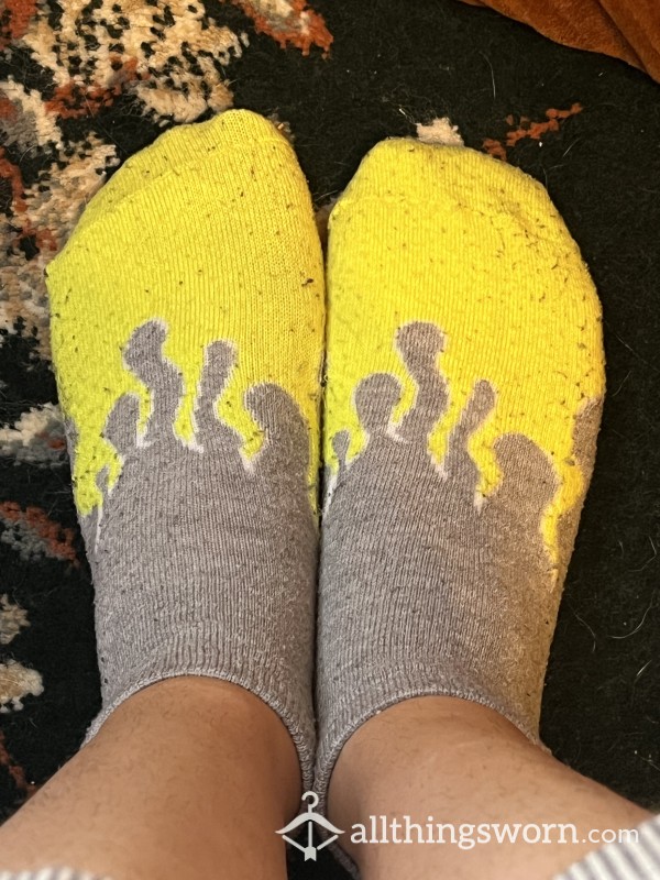 Grey Ankle Socks With Yellow Flames