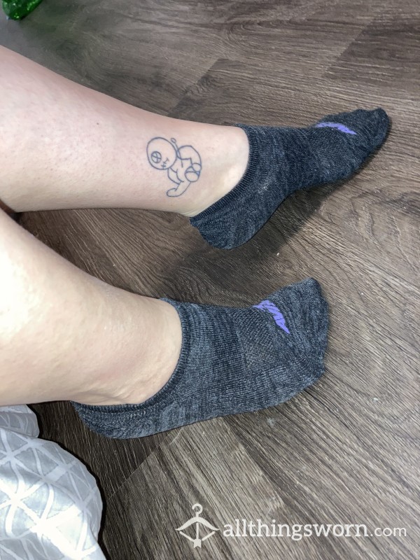 Grey No Show Smelly Socks