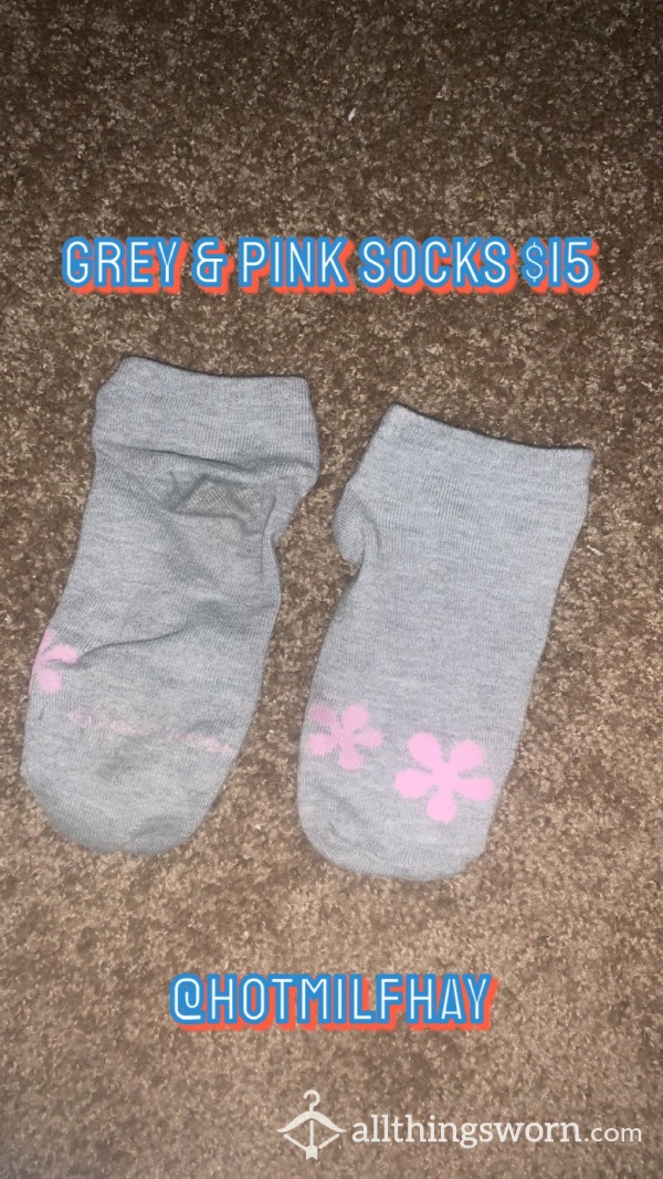 Grey & Pink Ankle Socks 🧦
