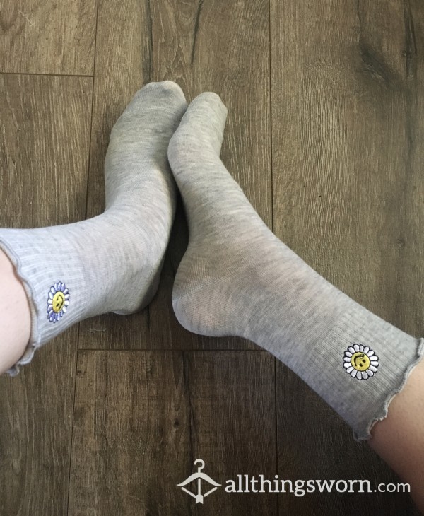 Grey Ruffle Crew Socks