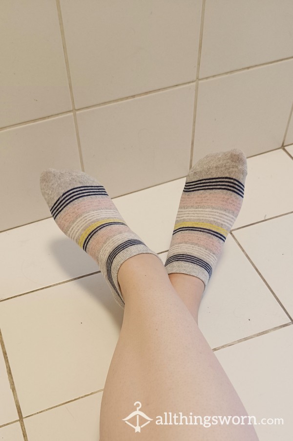 Grey Striped Socks 🖤