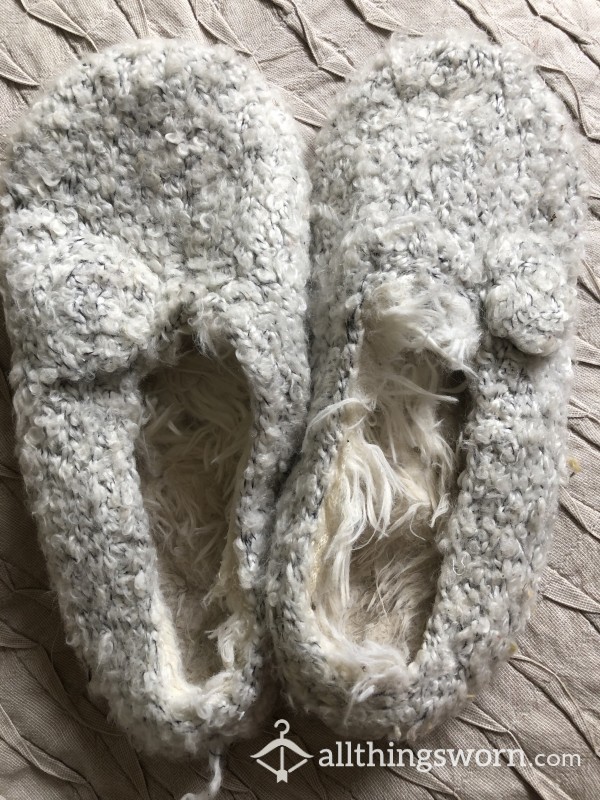 Grey Well-worn Slippers With Fluffy Inside