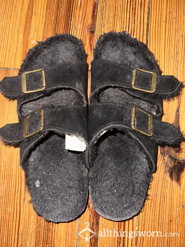 Gross Fuzzy Sandal Slippers 🩴
