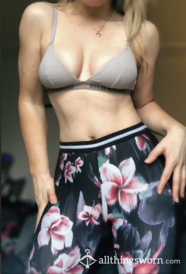 Gym Clothes: Bra And Tights