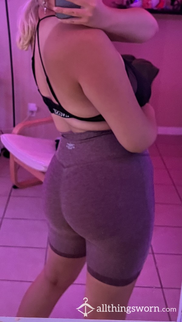 Seamless Gym Shorts On A Juicy Ass 💦