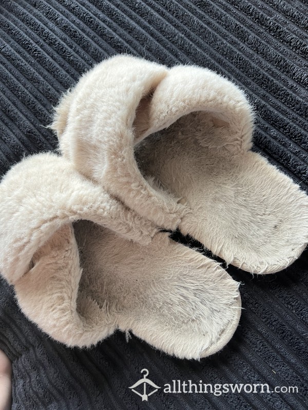 HEAVILY WORN Fluffy Slippers