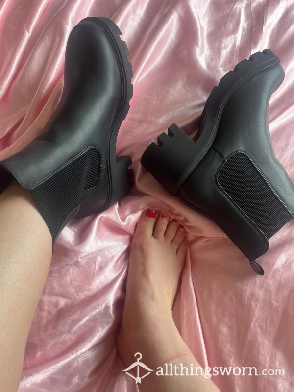 Heeled Chelsea Boots Worn For You 💖