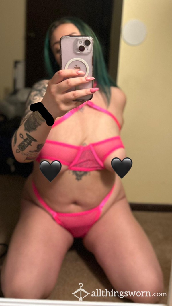 Horny Innocent Submissive In Pink 😊🥰😇