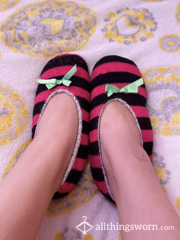 🖤 Hot Pink & Black Slippers 🖤