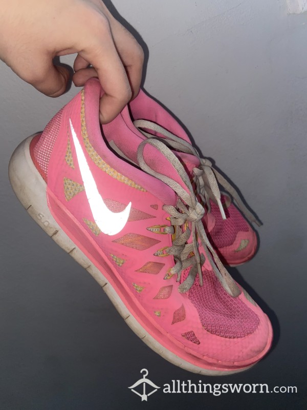 HOT PINK NIKE WORKOUT SHOES
