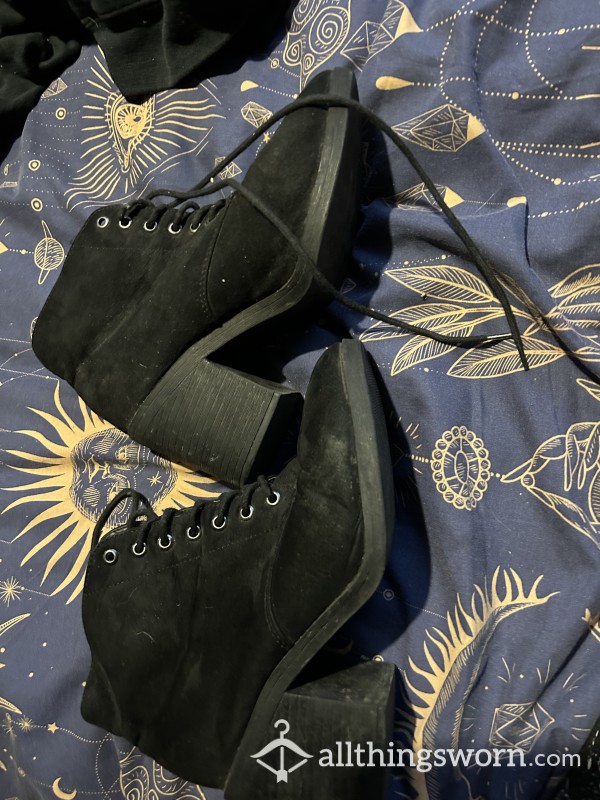 Hugh Heel Black Boots