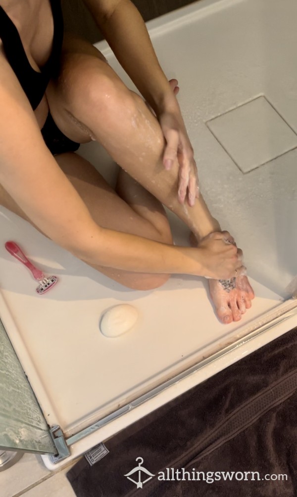 I Clean My Feet In The Shower 🧼🚿