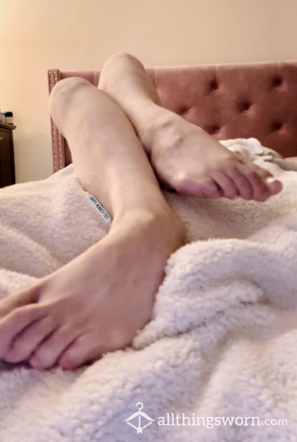 $1 EXPERIENCE PREVIEW Video: I Will Ignore You For 15 Minutes ($25) While You Drool Over My Squirming Legs And Feet (No Face) Or Tell Me What You Want!