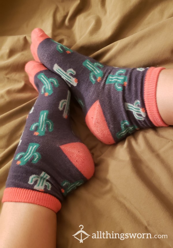 I'll Wear These Cute Cactus Socks For 4 Days,  Includes Daily Photos