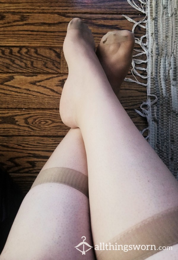 Knee High Stockings In Beige Or Black 48 Hour Wear